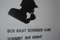 «Wer nicht schweigen kann, schadet der Heimat» - Propagandalosung aus dem Jahr 1940 «Wer nicht schweigen kann, schadet der Heimat» - Propagandalosung aus dem Jahr 1940